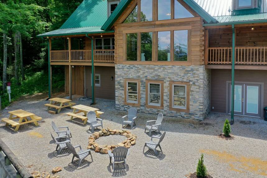 Cades Cove Lodge