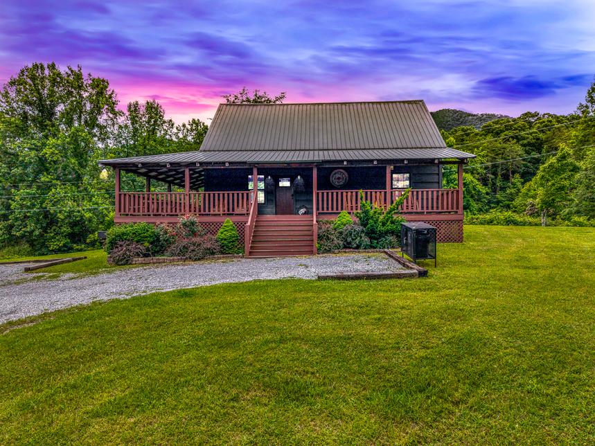 Twin Cub Lodge