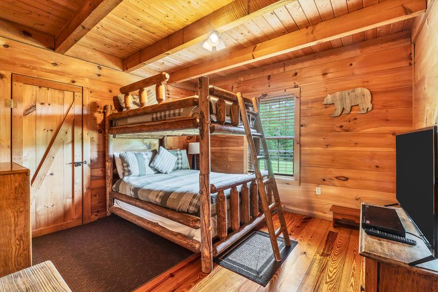 Twin Cub Lodge