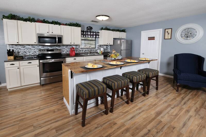 Four Bearoom Cottage kitchen island and fully furnished kitchen