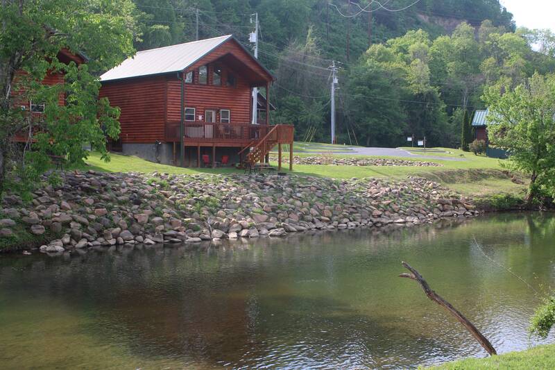 River Haven - Located on the Little Pigeon River