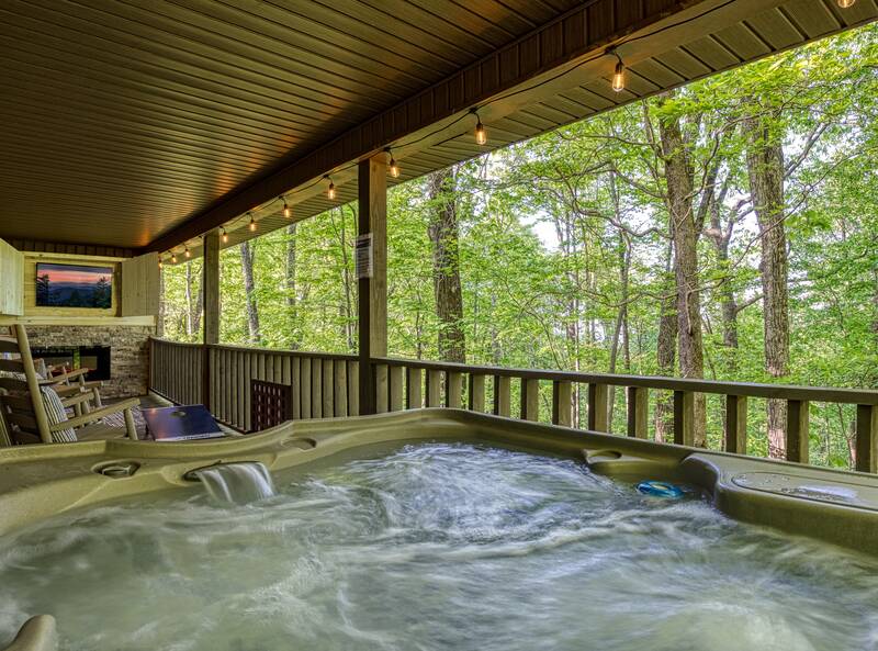 Little Piece of Heaven - Covered back deck with hot tub and 50-inch TV