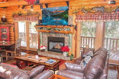 Creekside Lodge living room with 65-inch flat screen TV
