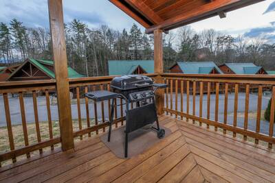 Spa Dee Dah main level wraparound entry deck with gas grill