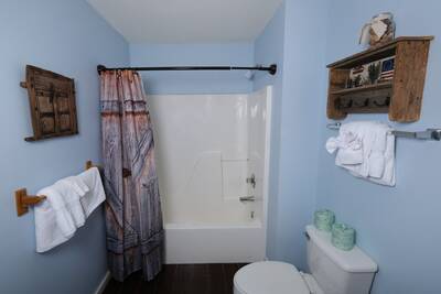 Pigeon River Retreat bathroom two with tub/shower combo
