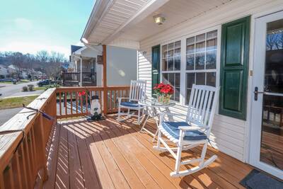 Pigeon River Retreat entry deck with rocking chairs