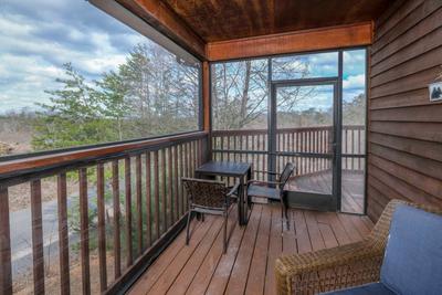 Black Bear Lodge - Screened in entry deck