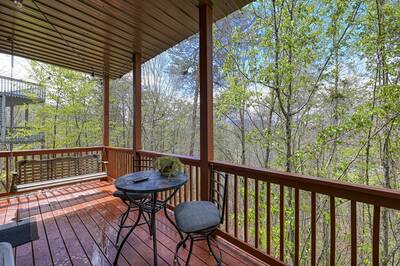 The Playful Bear lower level back deck with table and chairs
