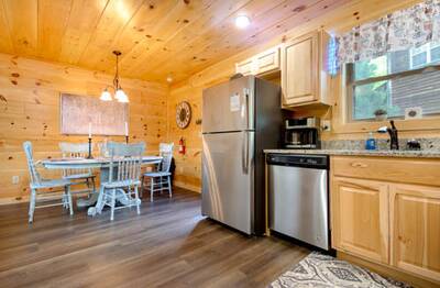 Appalachian Dream kitchen and dining area