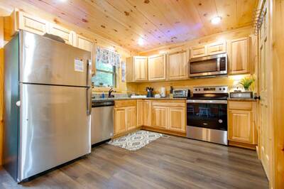 Appalachian Dream fully furnished kitchen with stainless steel appliances