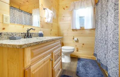 Appalachian Dream main level bathroom 1