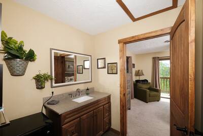 Moose Haven Cabin - On suite bathroom 2