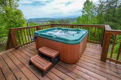 Moose Haven Cabin - Hot tub with a view