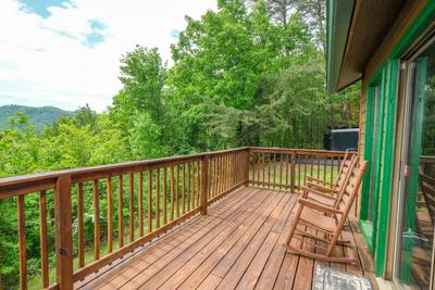 Moose Haven Cabin - Wrap around deck