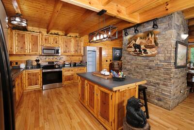 Katies Lodge fully furnished kitchen with kitchen island