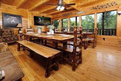 Katies Lodge Dining Room with seating for 20