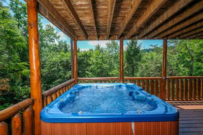 Katies Lodge hot tub