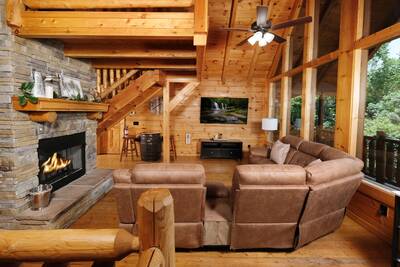 Katies Lodge 3rd floor living room with seasonal gas fireplace