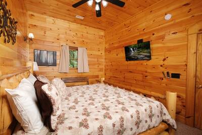 Katies Lodge lower level bedroom 3 with 43-inch flat screen TV