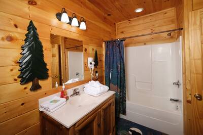 Katies Lodge lower level bathroom 4 with tub/shower combo