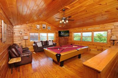 View to Remember upper level game room with 58-inch flat screen TV