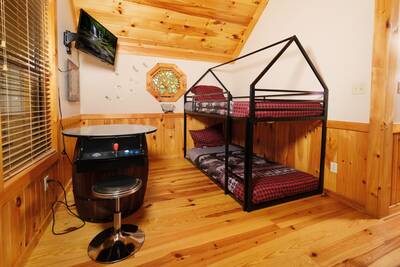 Treeside upper level loft area with twin bunk beds