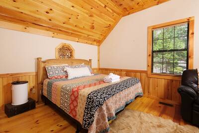 Treeside upper level bedroom 2 with king size bed