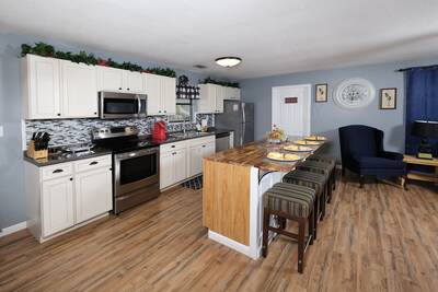 Four Bearoom Cottage kitchen island and fully furnished kitchen