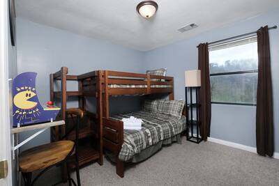 Four Bearoom Cottage bedroom with bunk beds
