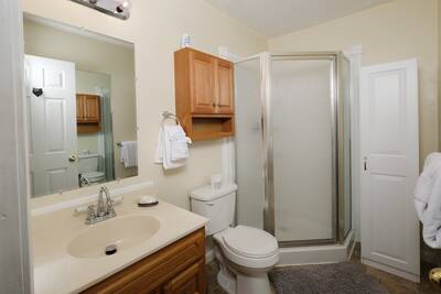 Four Bearoom Cottage bathroom with walk in shower