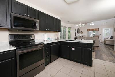 Big Foots River Retreat fully furnished kitchen with granite countertops and stainless steel appliances