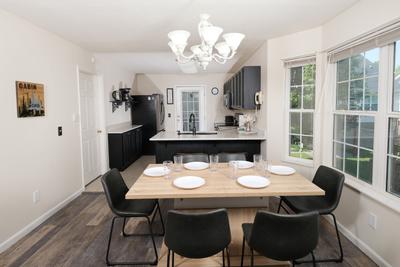 Big Foots River Retreat dining area and fully furnished kitchen