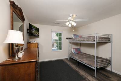 Big Foots River Retreat bedroom two with twin bunk beds