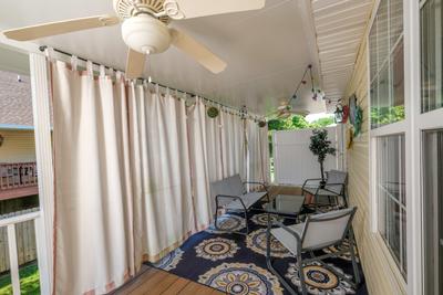 Big Foots River Retreat covered back deck