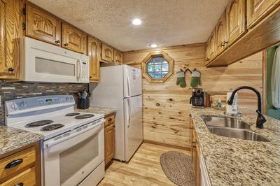 Forest Hollow dining area and kitchen