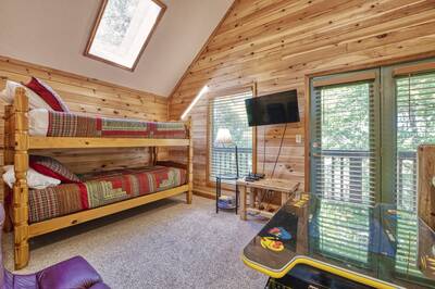 Forest Hollow upper level loft area with bunk beds