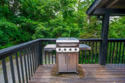 Smoke on the Water - Entry deck with gas grill