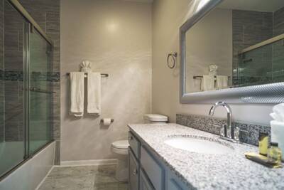 Smoky Mountain Legacy Condo - Bathroom with shower