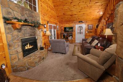 Campfire Lodge - Living room with seasonal stone encased gas fireplace
