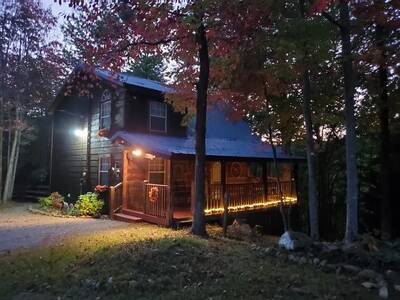 Campfire Lodge - Cabin at night
