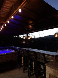 Majestic Poolside Lookout - Covered back deck with countertop and hot tub
