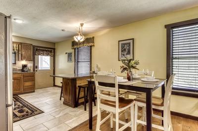 Bear Run - Dining area and bar top