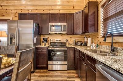 Blue Bear Splash - Fully furnished kitchen with stainless steel appliances and granite countertops