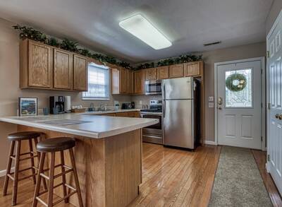 Grand River Canyon - Fully furnished kitchen with stainless steel appliances