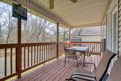 Grand River Canyon - Covered back deck with table and chairs
