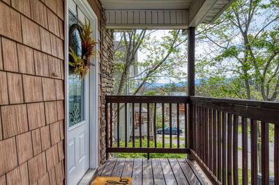 Rocky Top Chalet - Covered entry deck