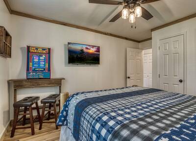 Rocky Top Chalet - Bedroom with queen size bed and arcade game