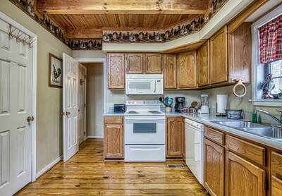 Sweet Mountain Aire - Fully furnished kitchen