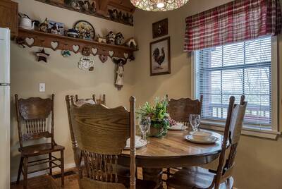 Sweet Mountain Aire - Dining area