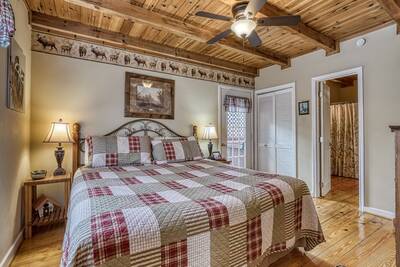 Sweet Mountain Aire - Main level bedroom with king size bed